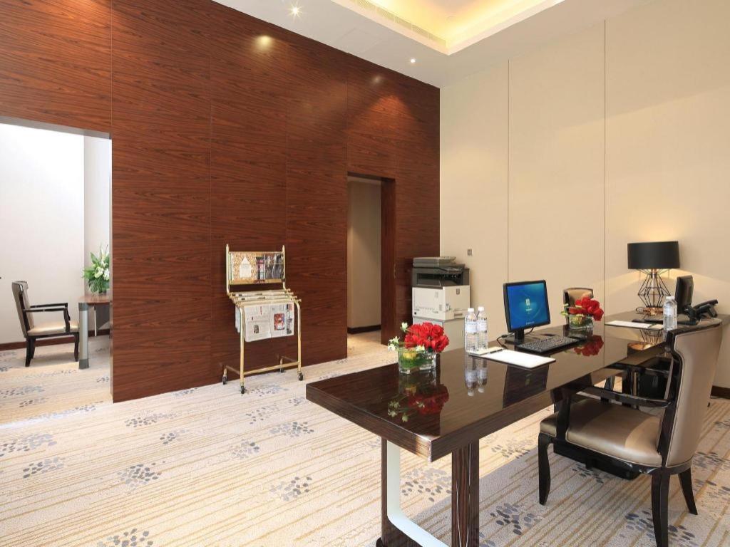 Hotel Wyndham Grand Plaza Royale Huayu Chongqing Esterno foto